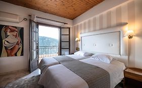 Kouros Hotel
